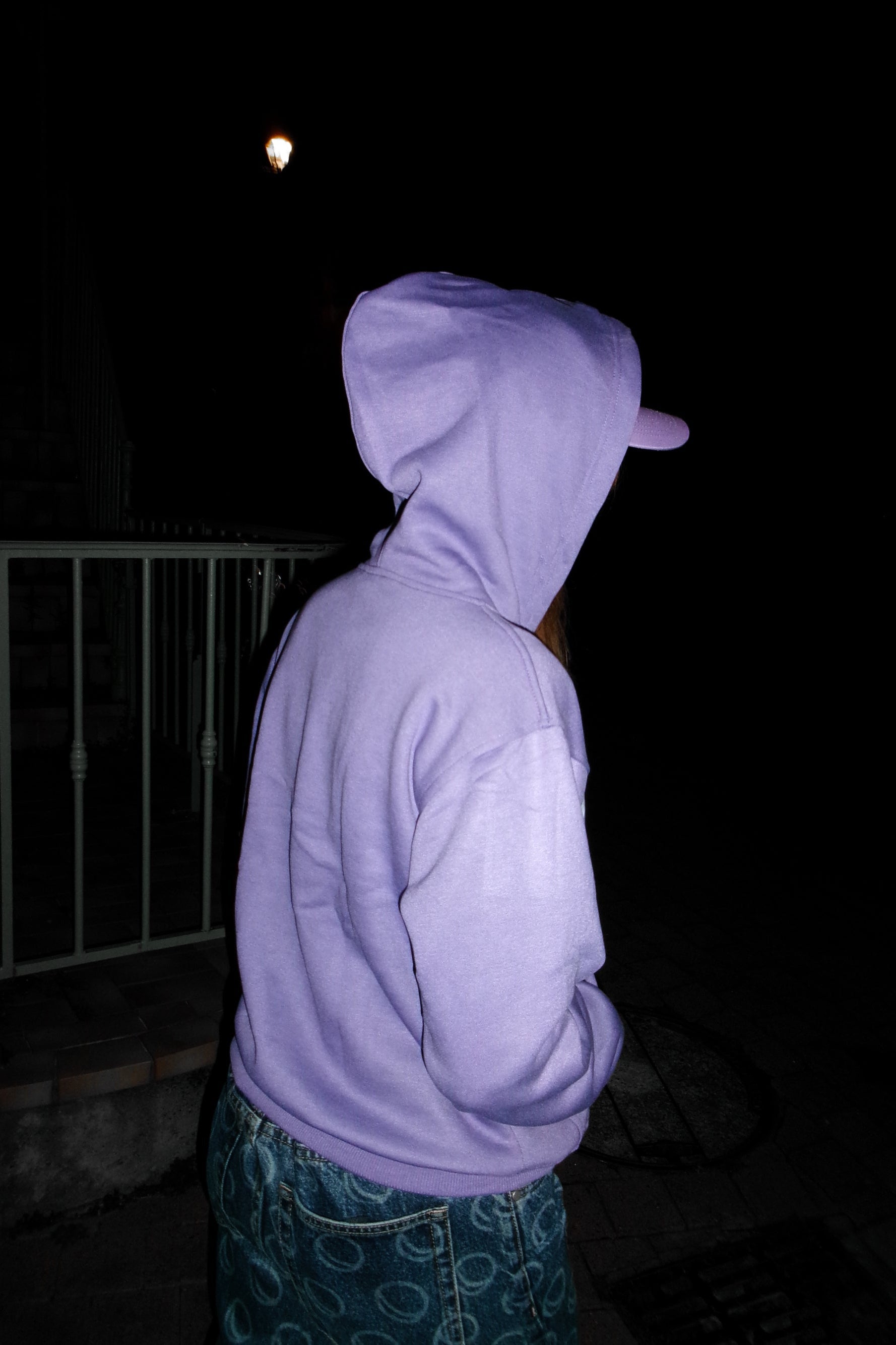 pull à capuche lila