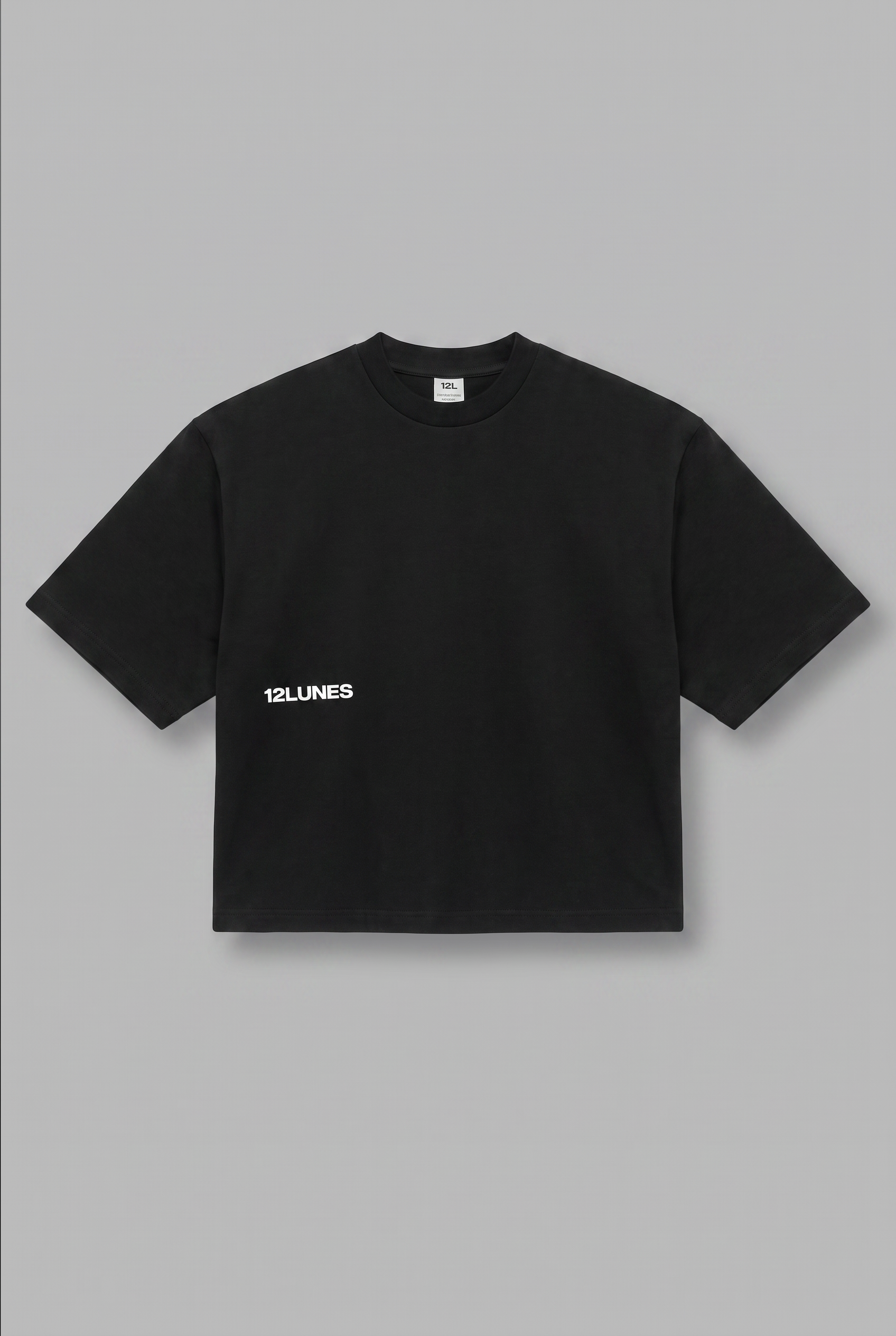 Tee-shirt noir 12LUNES vu de face, coupe boxy et logo serigraphie, coton 300 gsm